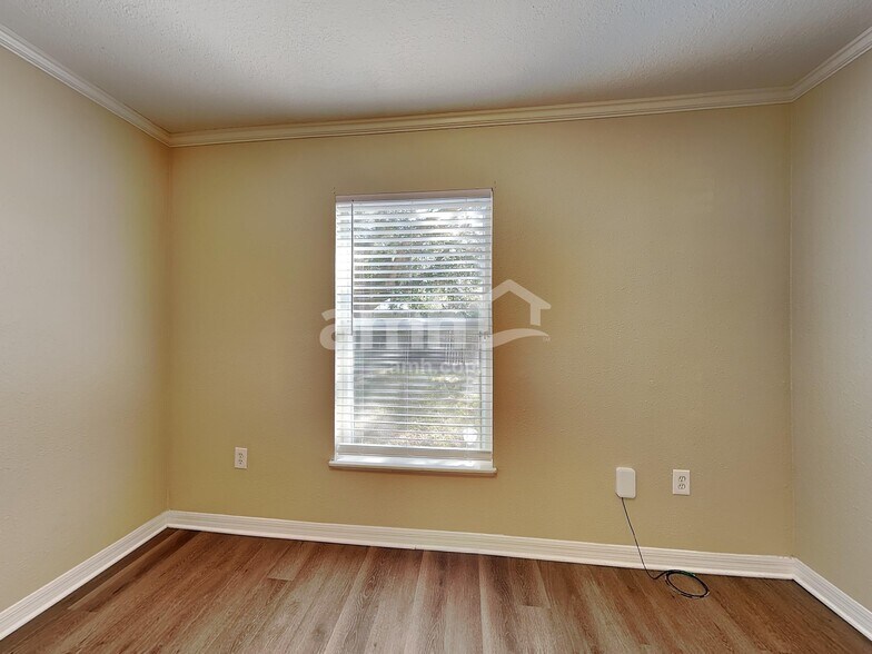 Building Photo - 574 Wekiva Bluff St