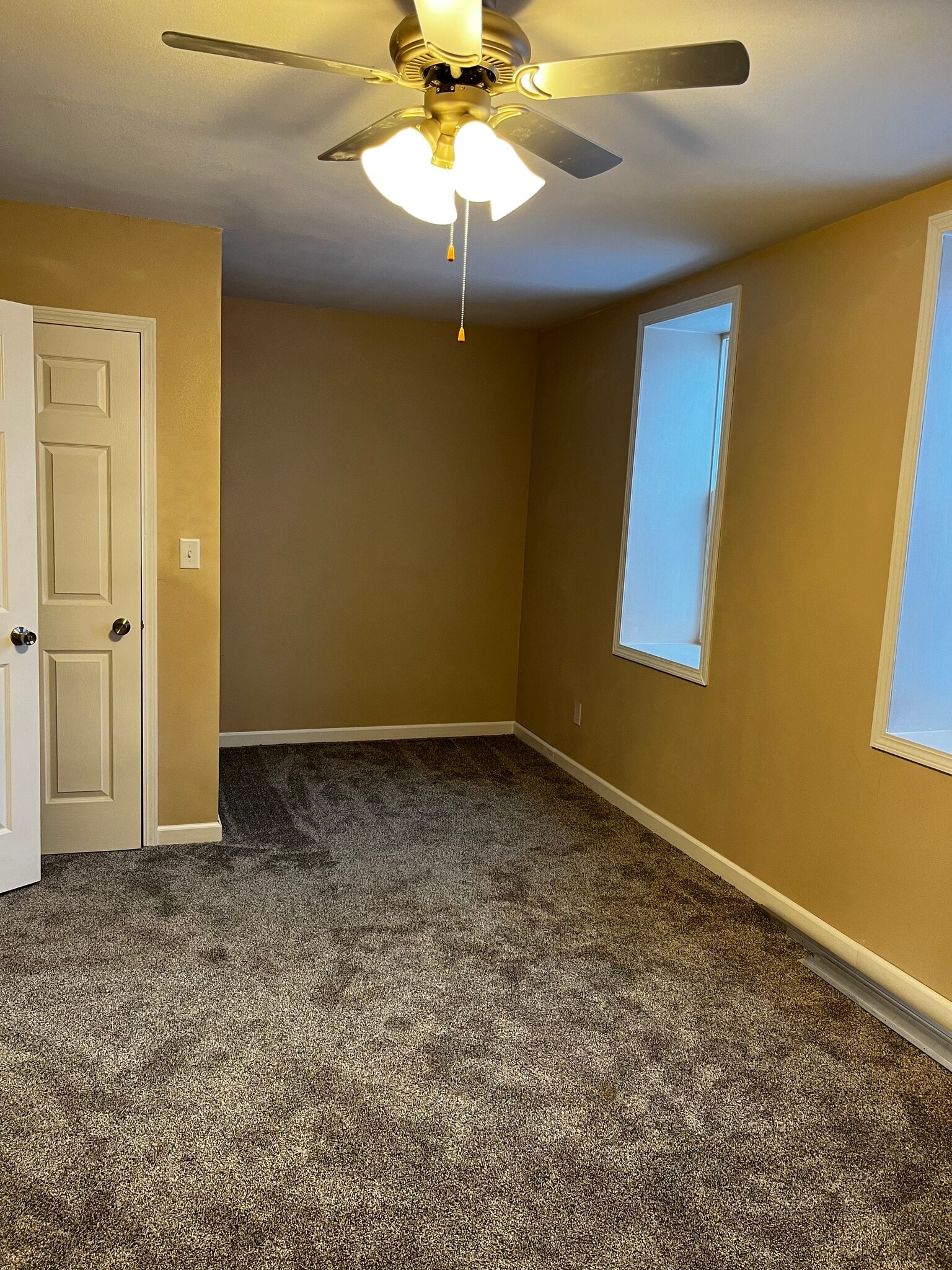 Building Photo - 212 N Main St