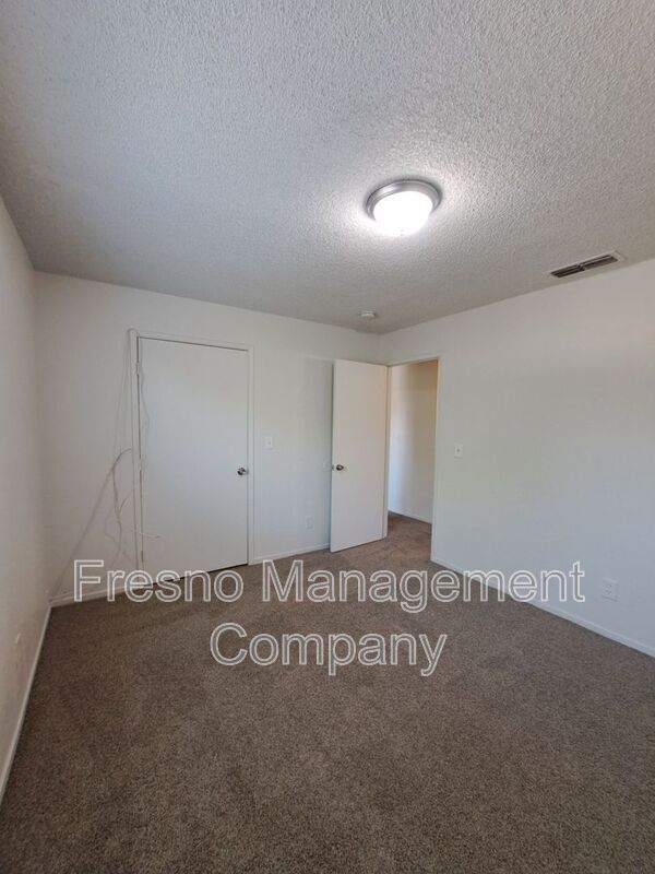 Building Photo - 4817 E Lane Ave