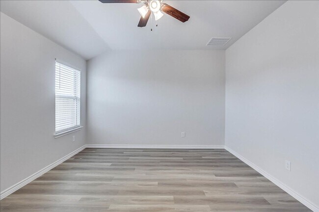 Building Photo - 1634 Comfy Wy
