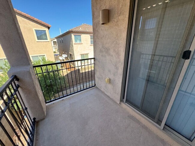 Building Photo - 467 E Calle De Ocaso