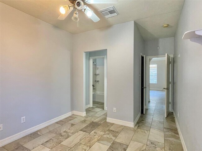 Building Photo - 13834 Clear Trail Ln