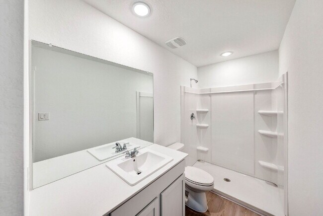 Building Photo - 1 MONTH FREE RENT WITH 18 - 24 MONTH LEASE!!! AVAILABLE THROUGH MARCH ONLY!