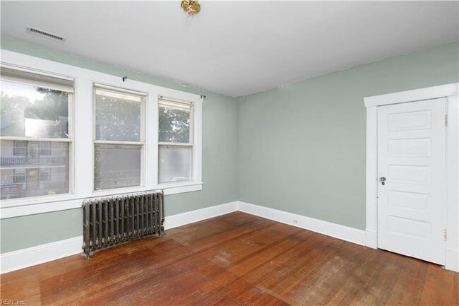 Building Photo - 4610 Newport Ave