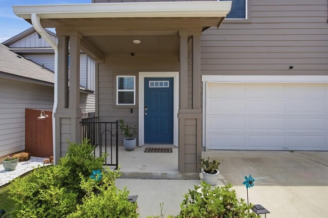 Building Photo - 514 Sun Grv Trl