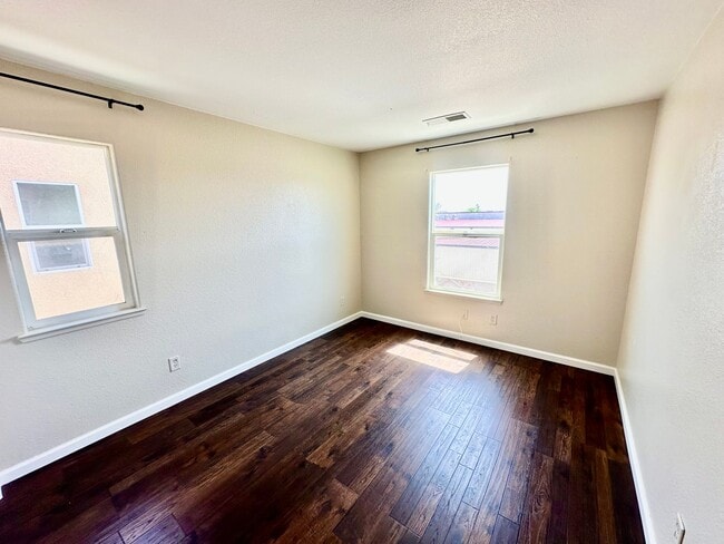 Building Photo - Newly Built Madera 4/3