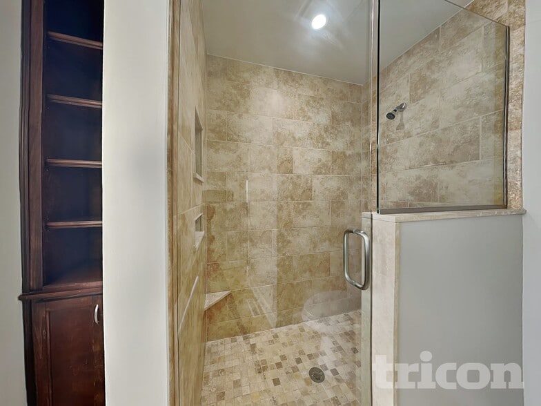 Building Photo - 7035 Montroff Cir