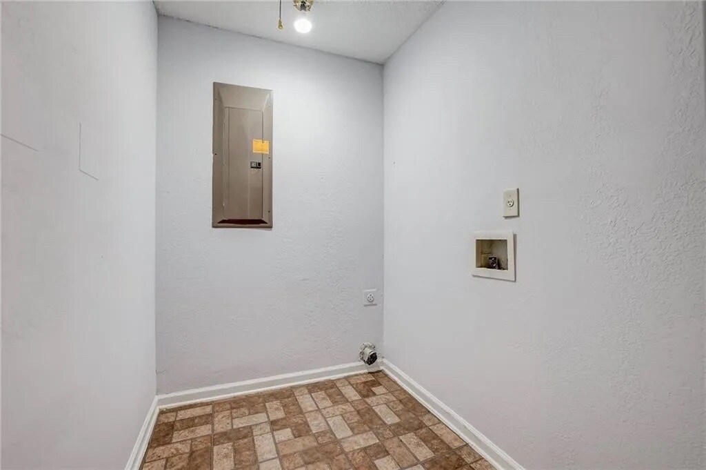 Building Photo - Room in House on Cypress Pointe Dr