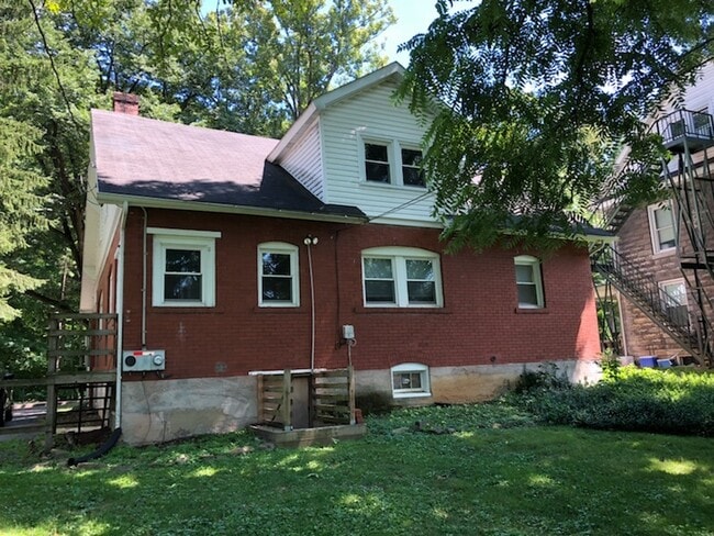 Building Photo - House on E. Park Avenue -- Available 2026-...