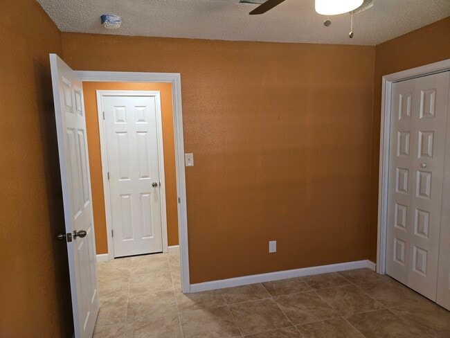 Building Photo - 7218 Oriole St