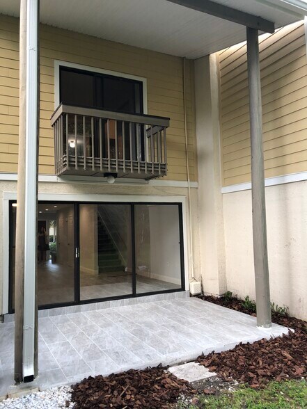 Building Photo - 7940 Los Robles Ct