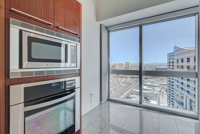 Building Photo - 4471 Dean Martin Dr