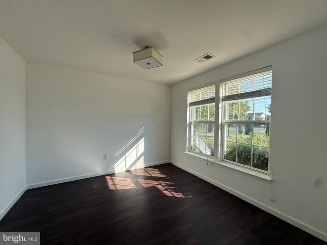 Building Photo - 60 Deerbrook Dr