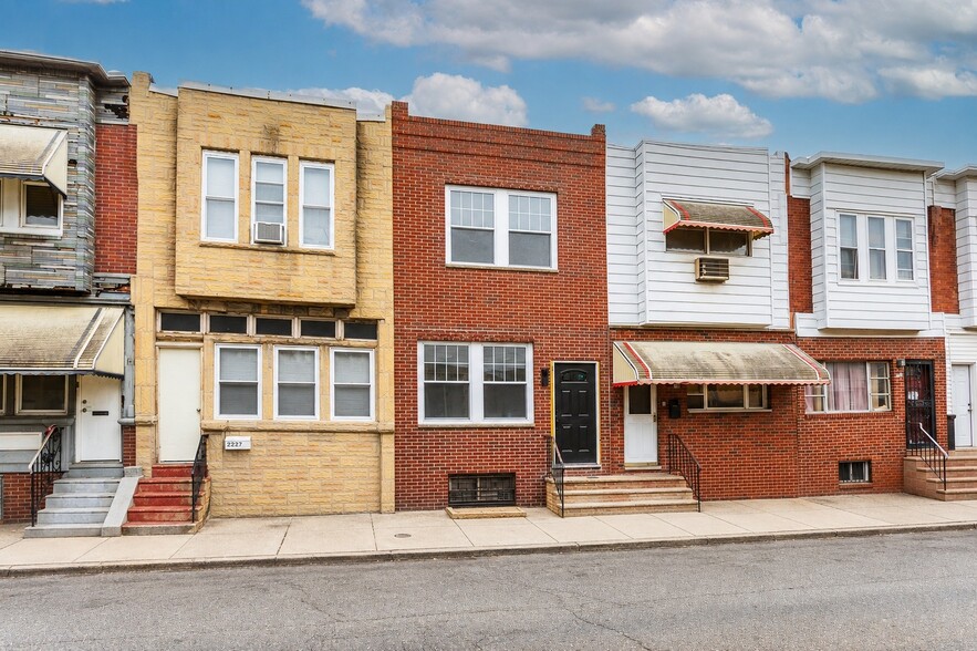 Building Photo - 2229 S Bucknell St