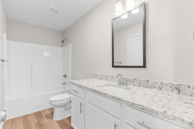 Building Photo - Beautiful Split Level 5 Bedroom Home - Hills of Olde Savannah