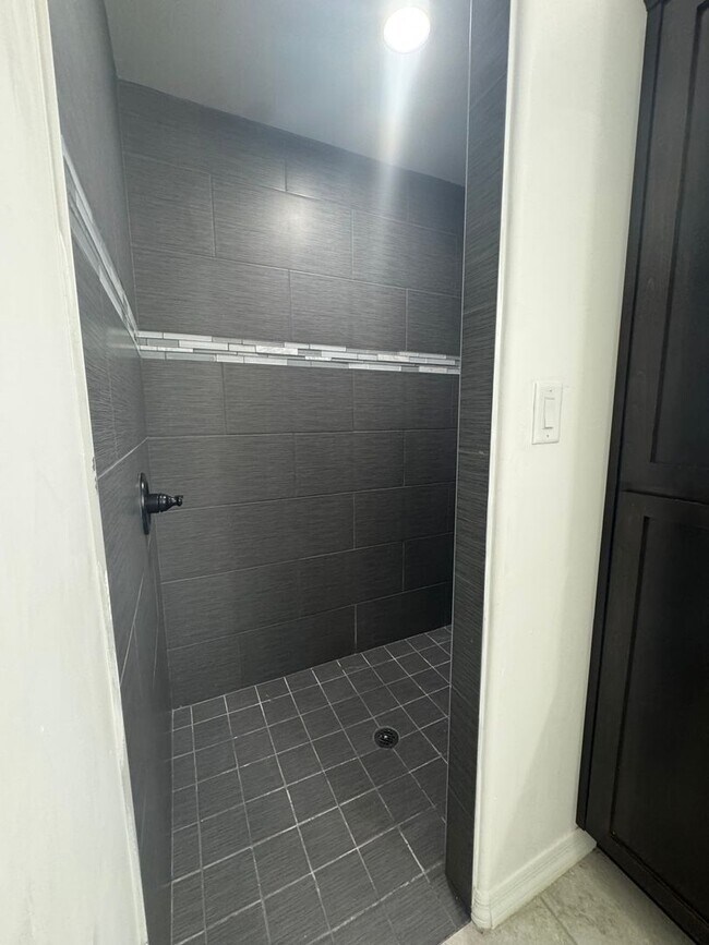 Building Photo - LARGE CORNER LOT