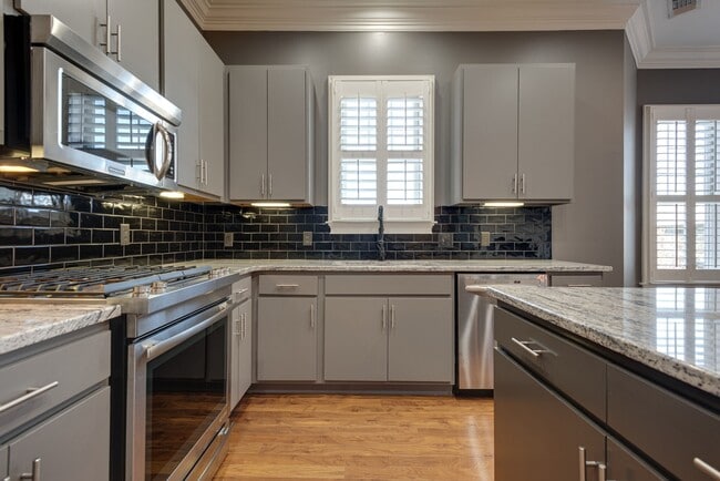 Building Photo - 4120 Ridgefield Dr