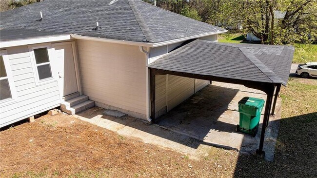 Building Photo - 2215 Gordon Cir