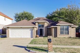 Building Photo - 1615 Barclay Dr