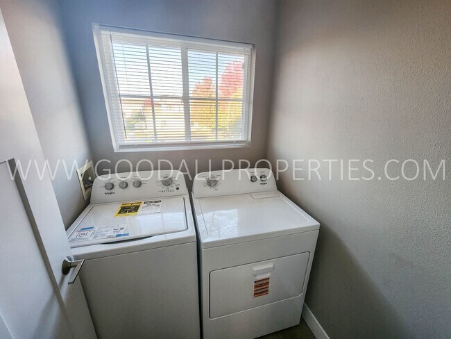 Building Photo - Fully remodeled 3 bedroom home in Waukee w...