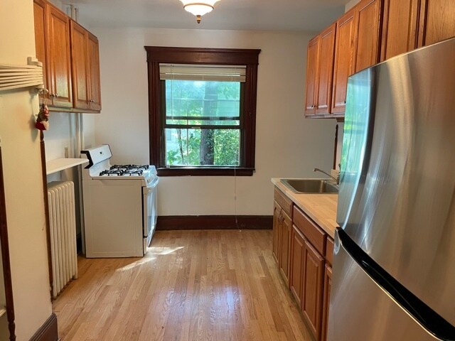 Building Photo - 33 Douglas Ave