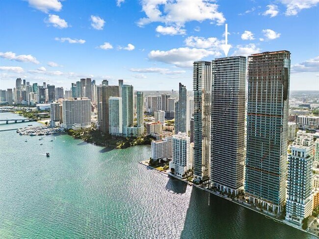 Building Photo - 700 NE 24th St