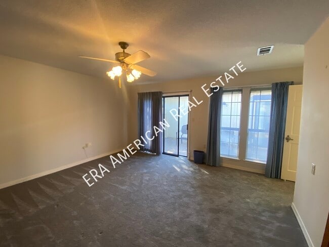 Building Photo - 925 Holbrook Cir