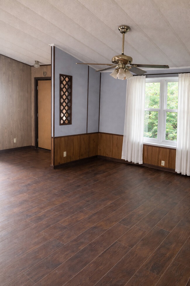 Building Photo - 1379 N Vicha Rd