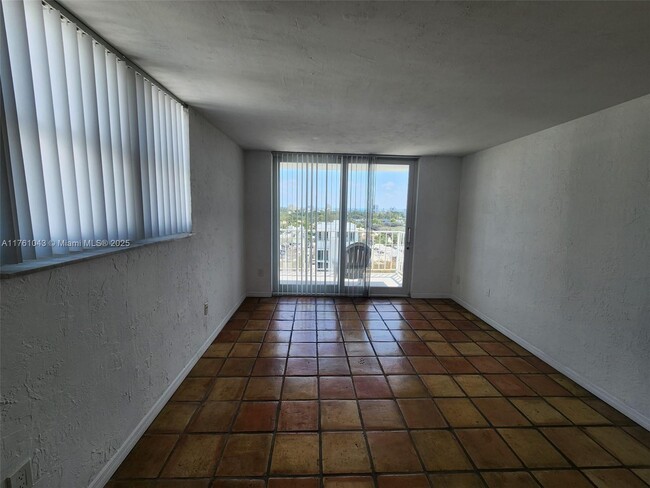Building Photo - 1228 West Ave