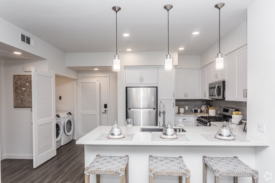 2BR, 2BA - 1063-1083 SF - Kendry