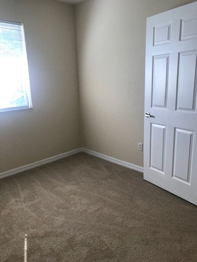 Building Photo - Rental unit