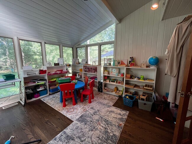 Building Photo - Spacious & Serene 4 Bedroom Country Contem...