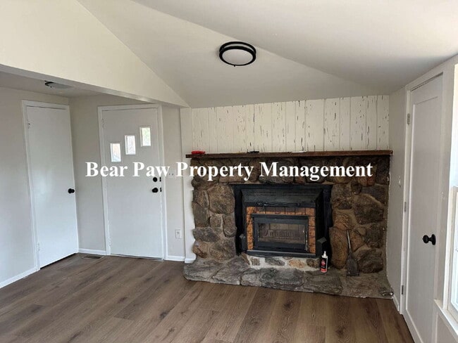 Building Photo - Cute little Home near Downtown Evergreen!!