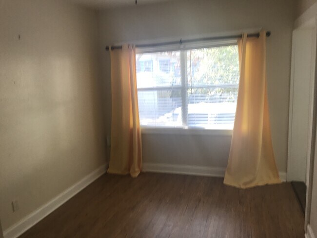 Building Photo - 3/2 Historic North Hyde Park Bungalow