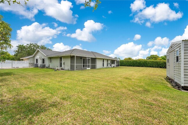 Building Photo - 15300 SW 164th St