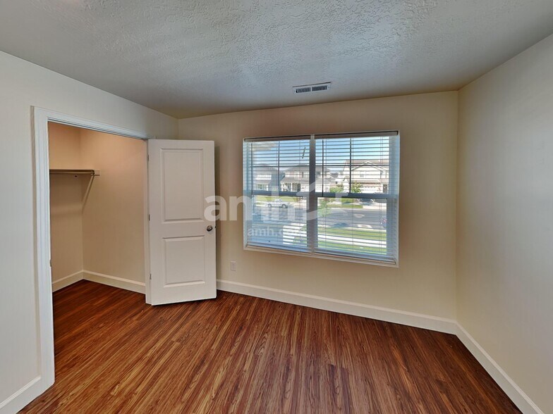 Building Photo - 1176 Wagon Way