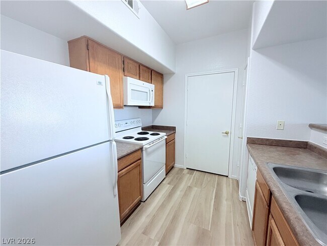 Building Photo - 7255 W Sunset Rd