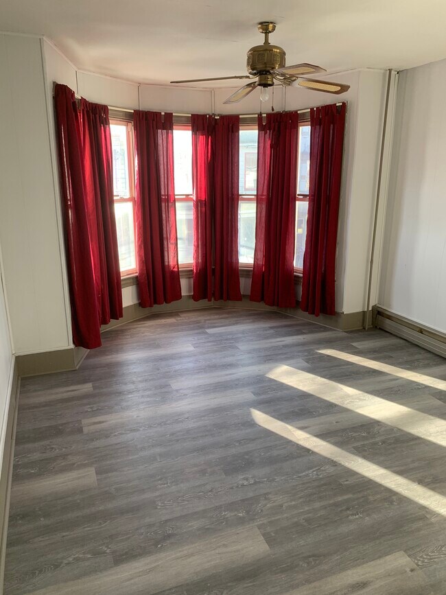 Building Photo - 403 W Mahanoy St