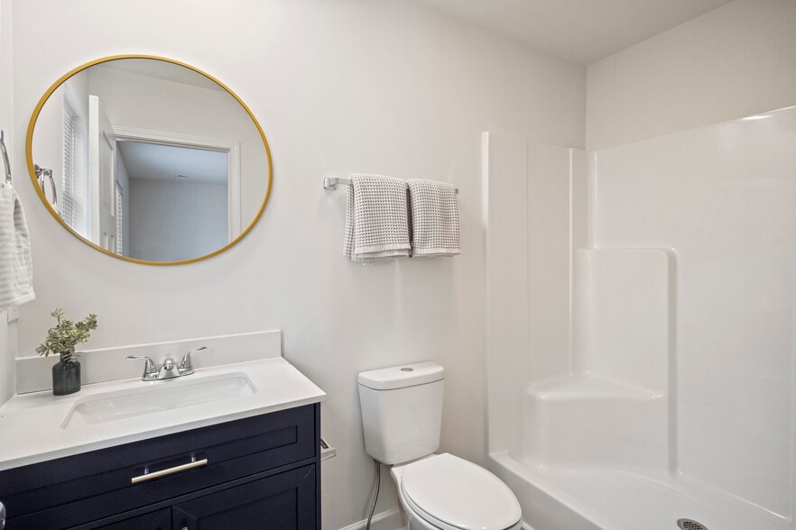 Owner's en suite bath - 7225 Howard Bennett Way