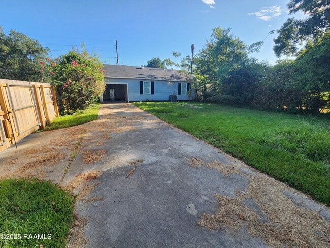 Building Photo - 302 Randolph Dr