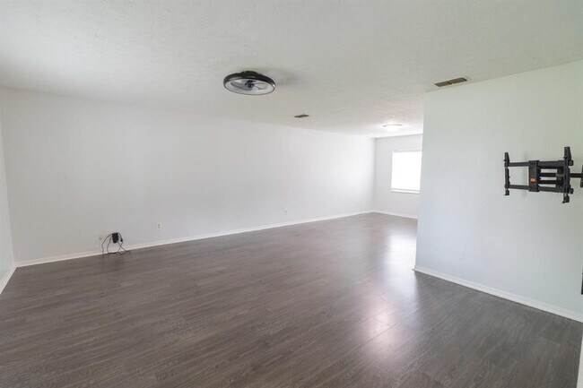 Building Photo - 603 Angelica Pl