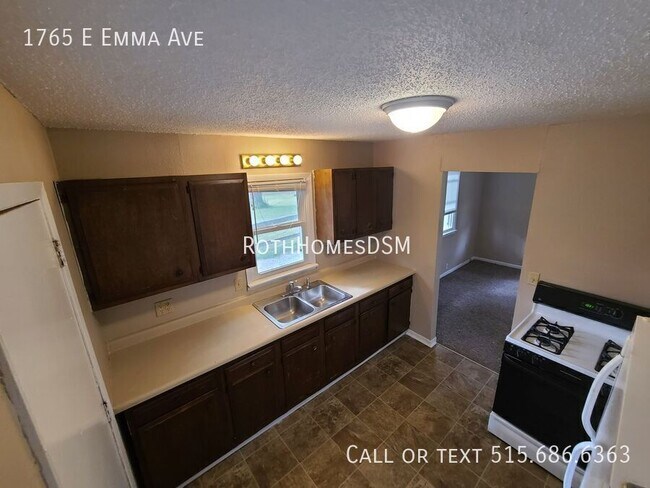 Building Photo - 1765 E Emma Ave