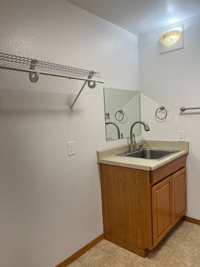 Building Photo - 3 bedroom 2.5 bathroom Home in Lake Steven...