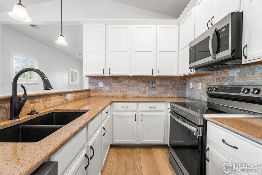 Building Photo - 5020 Cinquefoil Ln