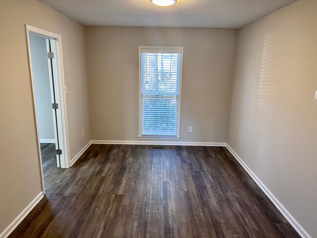 Building Photo - 5203 Deer Haven Dr