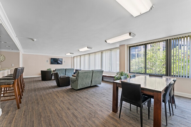 Building Photo - 2754 N Hampden Ct