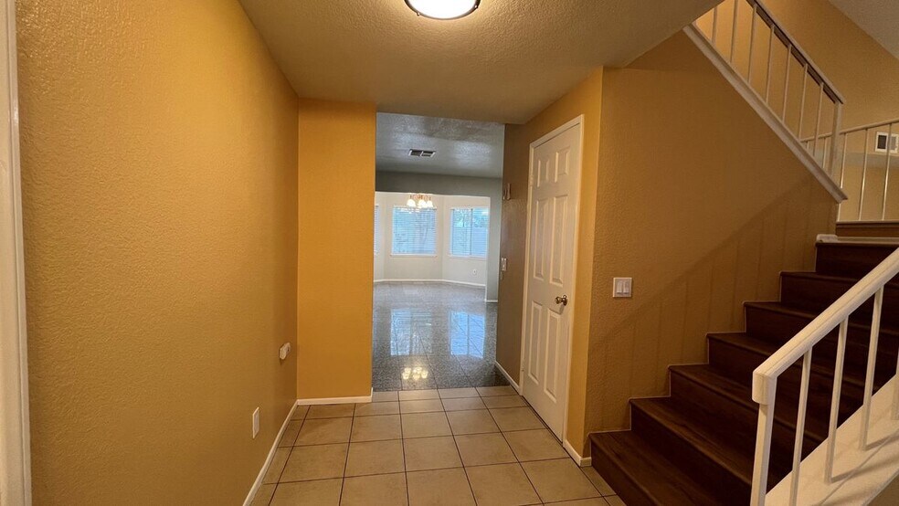 Building Photo - 8558 Sandhill Dr