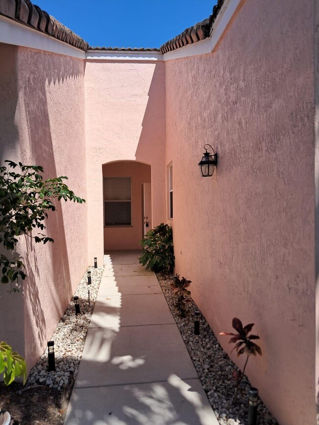 Building Photo - 223 E Coral Trace Cir