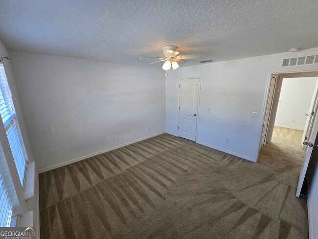 Building Photo - 127 Cedar Cir Dr