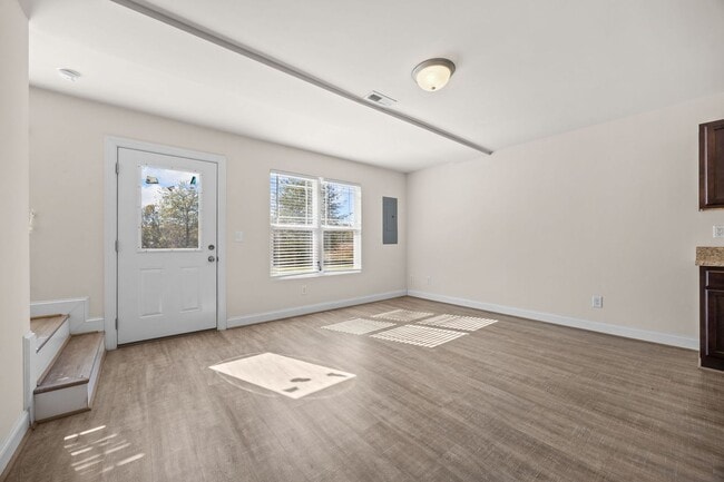 Building Photo - ONE MONTHS RENT FREE FOR THIS SPECIFIC 3 B...
